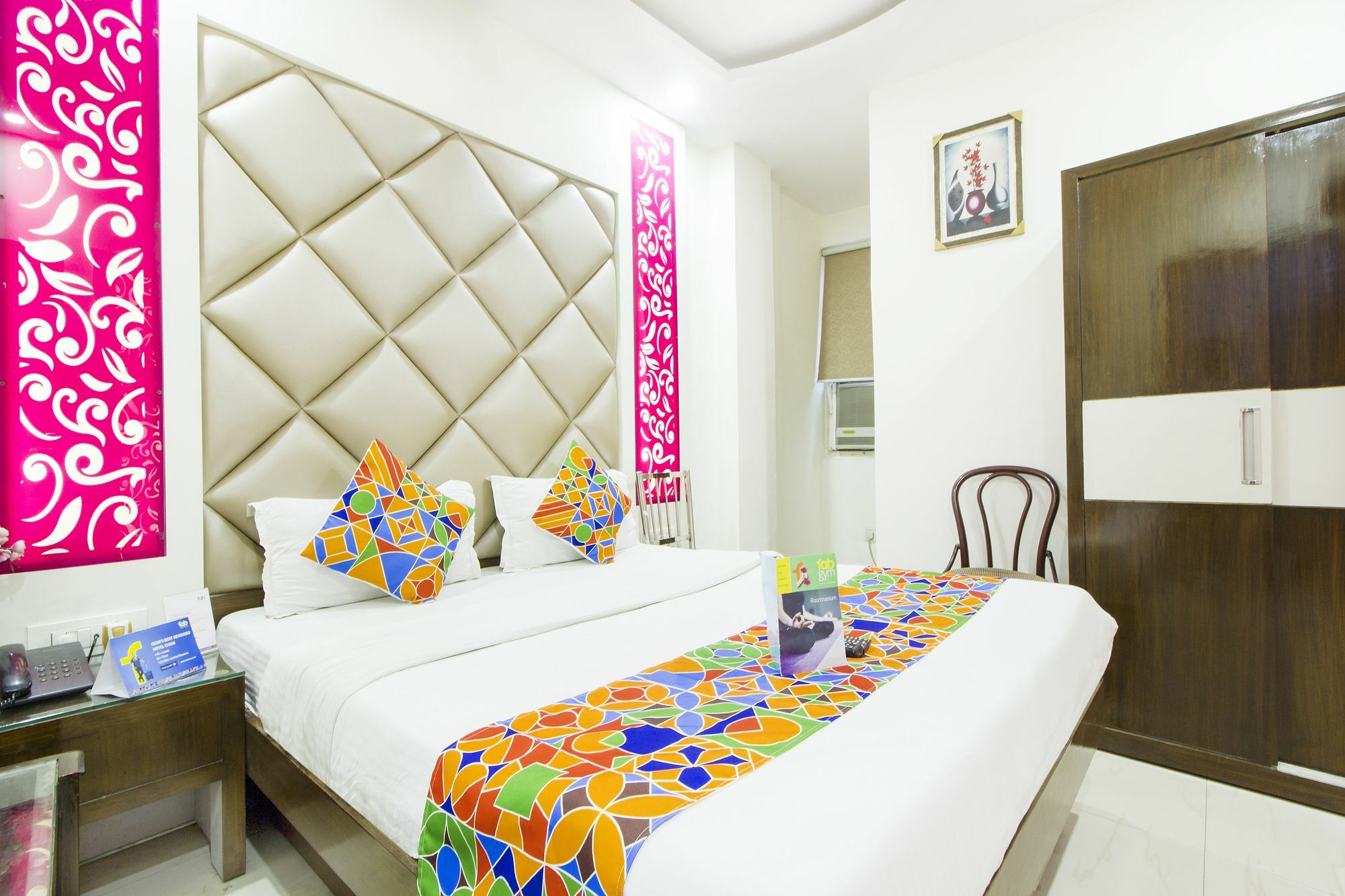 Hotel R Deluxe "Couple Friendly Vaccinated Staff" Nueva Delhi Exterior foto