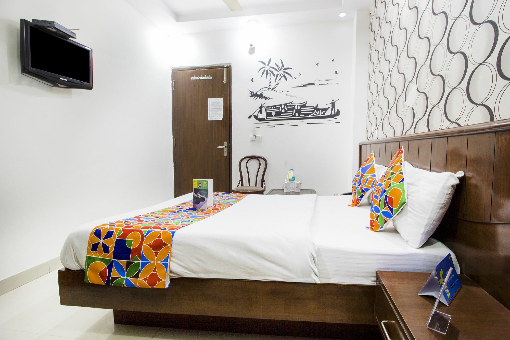 Hotel R Deluxe "Couple Friendly Vaccinated Staff" Nueva Delhi Exterior foto