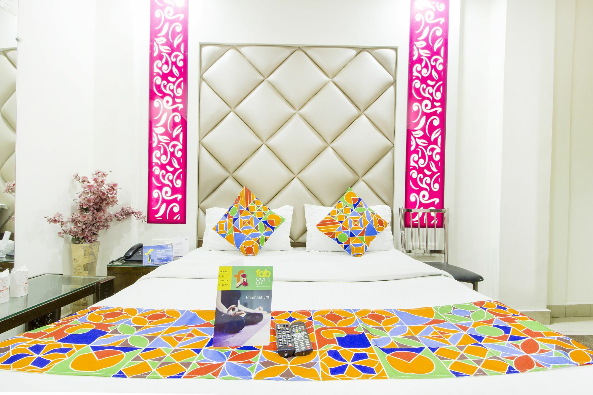 Hotel R Deluxe "Couple Friendly Vaccinated Staff" Nueva Delhi Exterior foto